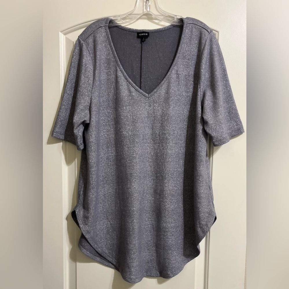 Torrid Shimmering Gray Silver Sparkie Blouse Size 2 V-Neck Short Sleeves NICE